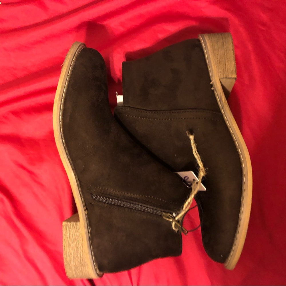 NWT brown Seven7 boots